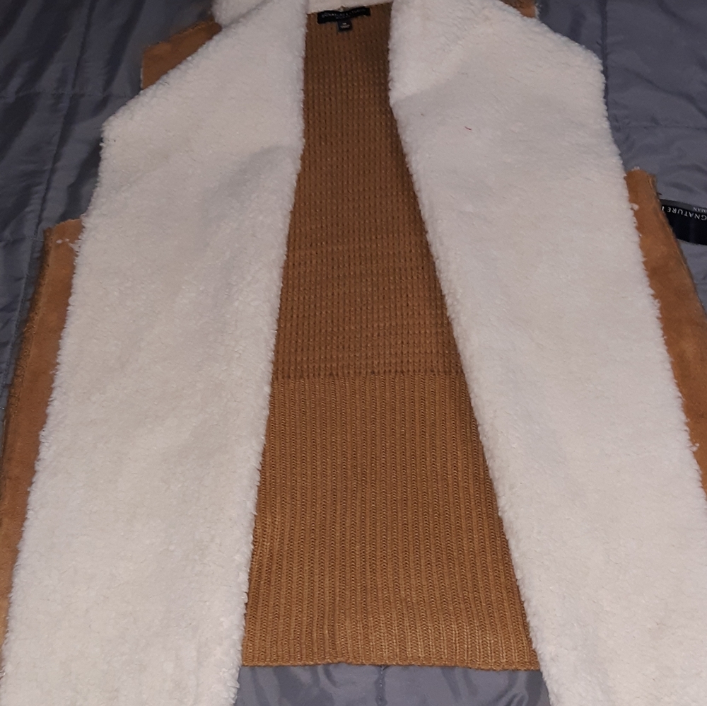 Vest - Picture 2 of 4